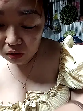 Snapshot of VyOanh2K chatting on 11/15/25, 03:19 VyOanh2K online show from 11/15/25, 03:19