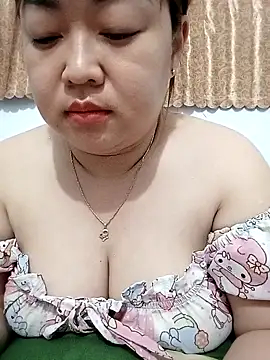 Snapshot of VyOanh2K chatting on 11/16/25, 03:39 VyOanh2K online show from 11/16/25, 03:39