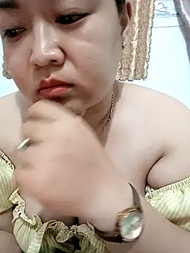 Snapshot of VyOanh2K chatting on 11/18/25, 03:38 VyOanh2K online show from 11/18/25, 03:38