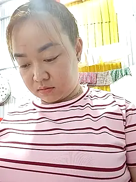 Snapshot of VyOanh2K chatting on 11/23/25, 07:08 VyOanh2K online show from 11/23/25, 07:08