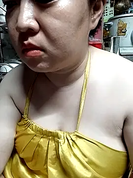 Snapshot of VyOanh2K chatting on 04/23/26, 03:25 VyOanh2K online show from 04/23/26, 03:25