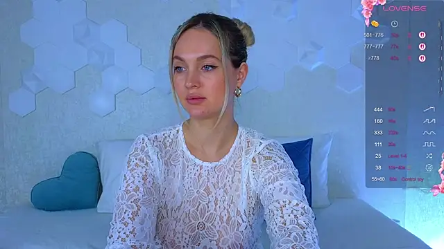 Snapshot of Lynna_Sparks chatting on 10/24/25, 03:14 Lynna Sparks online show from 10/24/25, 03:14