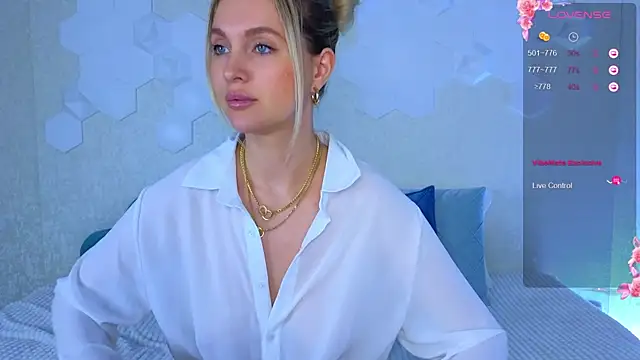 Snapshot of Lynna_Sparks chatting on 11/01/25, 02:46 Lynna Sparks online show from 11/01/25, 02:46