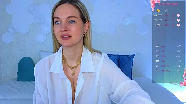 Snapshot of Lynna_Sparks chatting on 11/13/25, 03:49 Lynna Sparks online show from 11/13/25, 03:49