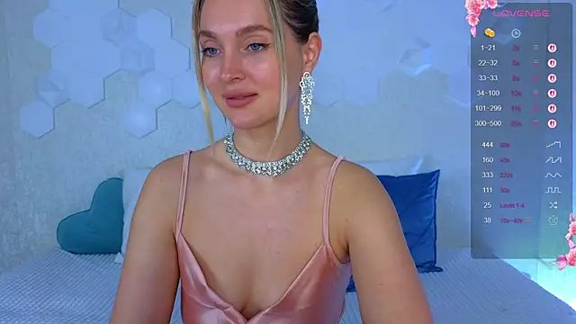 Snapshot of Lynna_Sparks chatting on 12/05/25, 04:21 Lynna Sparks online show from 12/05/25, 04:21