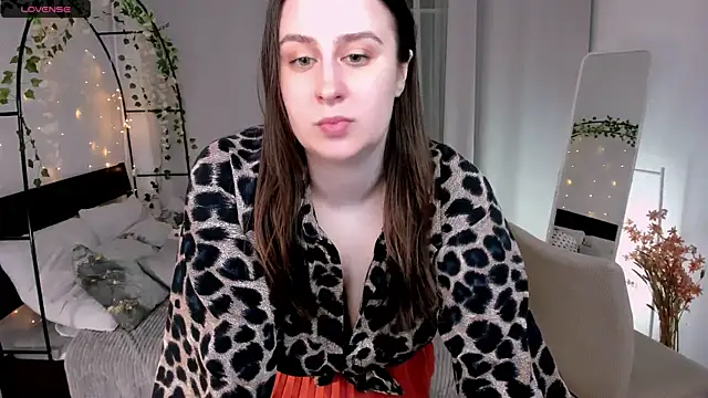 Snapshot of Lattea chatting on 05/05/26, 05:43 Lattea online show from 05/05/26, 05:43