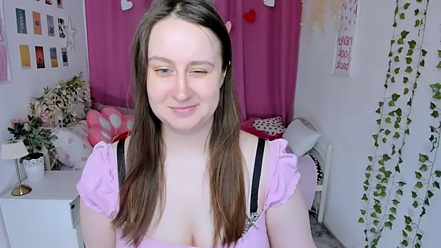 Snapshot of Lattea chatting on 06/07/26, 04:33 Lattea online show from 06/07/26, 04:33