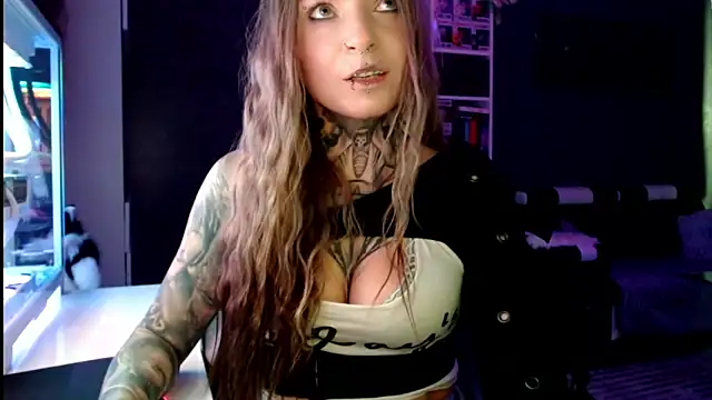 Snapshot of InesGold chatting on 02/24/25, 10:26 InesGold online show from 02/24/25, 10:26