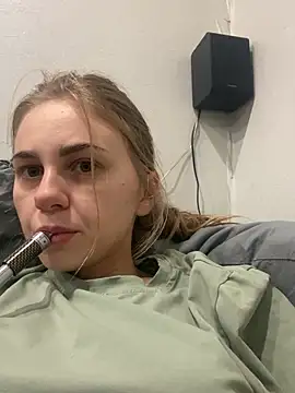 Snapshot of GraceTorrez chatting on 01/06/25, 04:02 GraceTorrez online show from 01/06/25, 04:02