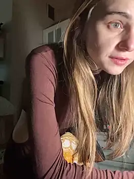 Snapshot of GraceTorrez chatting on 02/04/25, 01:27 GraceTorrez online show from 02/04/25, 01:27