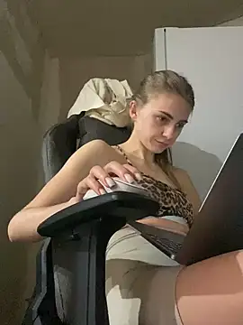 Snapshot of GraceTorrez chatting on 02/06/25, 06:56 GraceTorrez online show from 02/06/25, 06:56