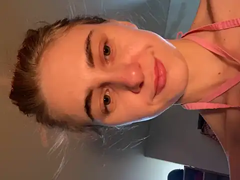 Snapshot of GraceTorrez chatting on 02/26/25, 11:09 GraceTorrez online show from 02/26/25, 11:09