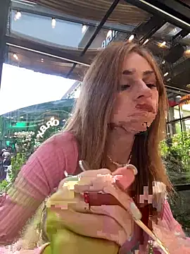 Snapshot of GraceTorrez chatting on 09/09/25, 03:33 GraceTorrez online show from 09/09/25, 03:33