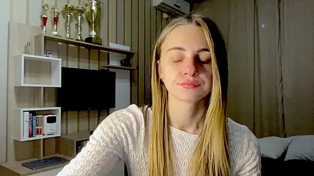 Snapshot of GraceTorrez chatting on 10/04/25, 05:22 GraceTorrez online show from 10/04/25, 05:22