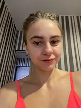 Snapshot of GraceTorrez chatting on 10/20/25, 11:10 GraceTorrez online show from 10/20/25, 11:10