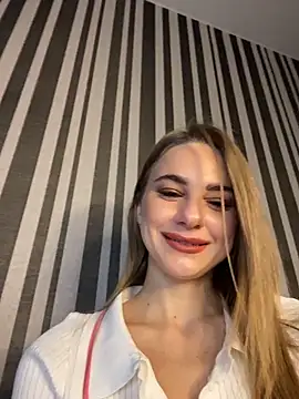 Snapshot of GraceTorrez chatting on 10/21/25, 05:08 GraceTorrez online show from 10/21/25, 05:08