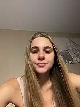 Snapshot of GraceTorrez chatting on 10/24/25, 04:14 GraceTorrez online show from 10/24/25, 04:14