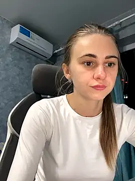 Snapshot of GraceTorrez chatting on 11/19/25, 05:13 GraceTorrez online show from 11/19/25, 05:13