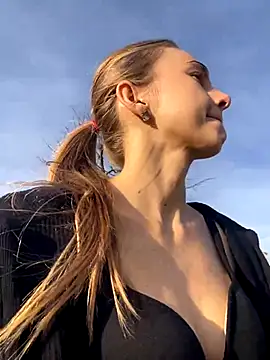 Snapshot of GraceTorrez chatting on 11/21/25, 12:04 GraceTorrez online show from 11/21/25, 12:04