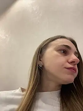 Snapshot of GraceTorrez chatting on 11/24/25, 06:18 GraceTorrez online show from 11/24/25, 06:18