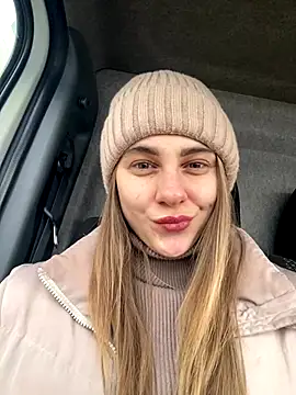 Snapshot of GraceTorrez chatting on 12/14/25, 05:57 GraceTorrez online show from 12/14/25, 05:57