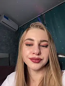 Snapshot of GraceTorrez chatting on 12/15/25, 07:51 GraceTorrez online show from 12/15/25, 07:51