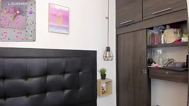 Snapshot of sweet_abby1 chatting on 12/18/24, 12:18 sweet abby1 online show from 12/18/24, 12:18