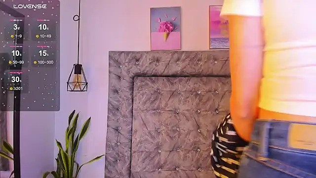 Snapshot of sweet_abby1 chatting on 03/18/25, 12:03 sweet abby1 online show from 03/18/25, 12:03