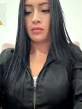 Snapshot of Sara_luna_ chatting on 10/29/25, 12:35 Sara luna  online show from 10/29/25, 12:35