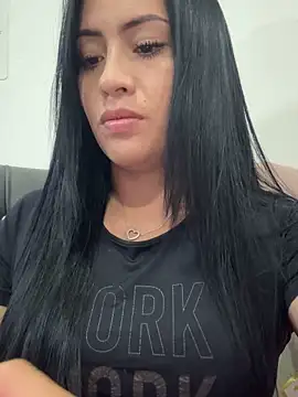 Snapshot of Sara_luna_ chatting on 12/21/25, 02:19 Sara luna online show from 12/21/25, 02:19