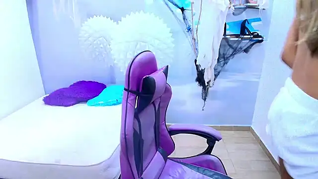 DEMI LEED online show from 10/23/25, 02:16