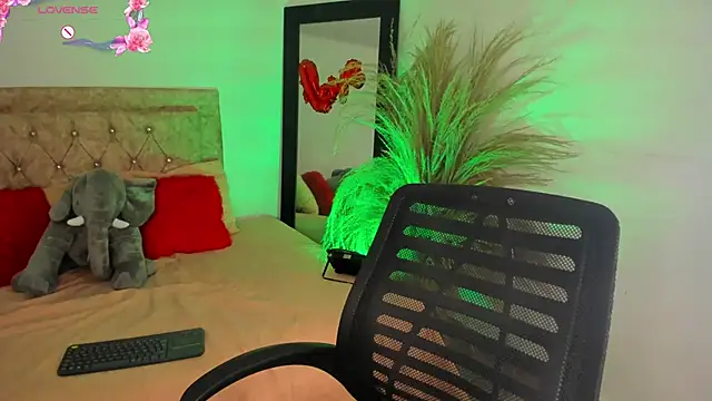 Rihana hot01 online show from 03/21/25, 12:40