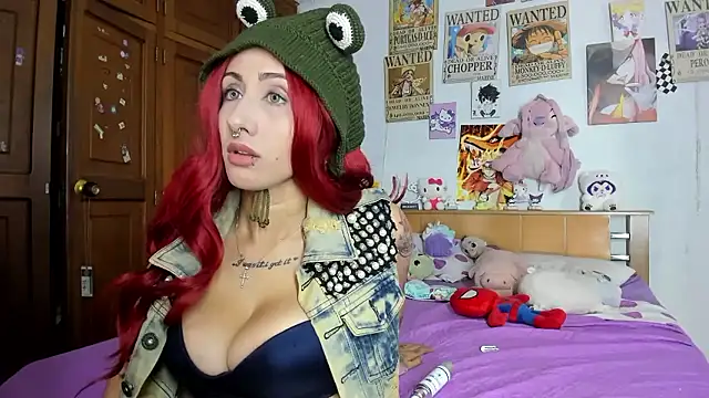 LunaDeCristall online show from 11/05/25, 04:12