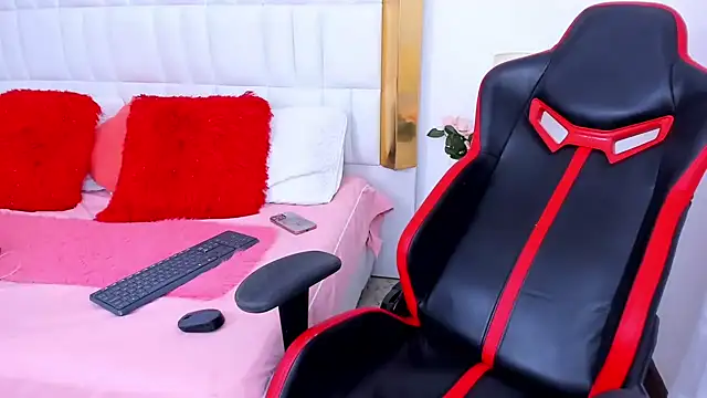 Snapshot of MadelineJackson chatting on 01/09/25, 04:30 MadelineJackson online show from 01/09/25, 04:30