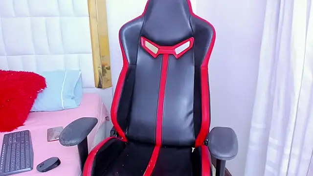 Snapshot of MadelineJackson chatting on 02/16/25, 05:37 MadelineJackson online show from 02/16/25, 05:37