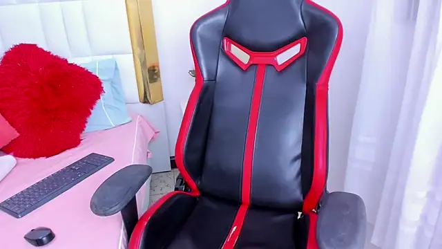 Snapshot of MadelineJackson chatting on 03/21/25, 01:13 MadelineJackson online show from 03/21/25, 01:13