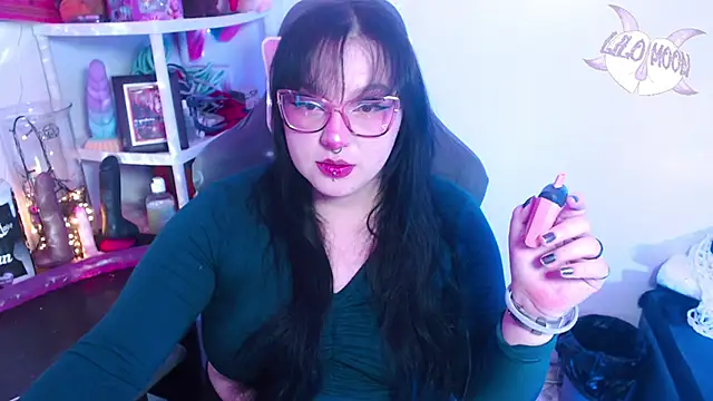 Snapshot of LiloMoon69 chatting on 01/07/25, 03:03 LiloMoon69 online show from 01/07/25, 03:03