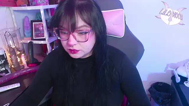 Snapshot of LiloMoon69 chatting on 01/08/25, 03:40 LiloMoon69 online show from 01/08/25, 03:40