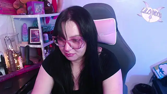 Snapshot of LiloMoon69 chatting on 01/11/25, 06:03 LiloMoon69 online show from 01/11/25, 06:03