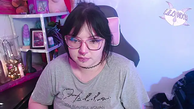 Snapshot of LiloMoon69 chatting on 01/13/25, 06:49 LiloMoon69 online show from 01/13/25, 06:49