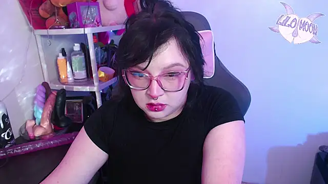 Snapshot of LiloMoon69 chatting on 01/19/25, 04:22 LiloMoon69 online show from 01/19/25, 04:22