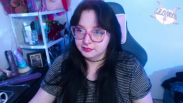 Snapshot of LiloMoon69 chatting on 01/27/25, 04:30 LiloMoon69 online show from 01/27/25, 04:30