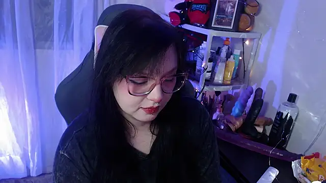 Snapshot of LiloMoon69 chatting on 02/02/25, 04:37 LiloMoon69 online show from 02/02/25, 04:37