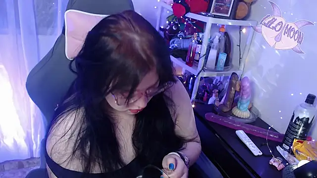 Snapshot of LiloMoon69 chatting on 02/04/25, 03:54 LiloMoon69 online show from 02/04/25, 03:54