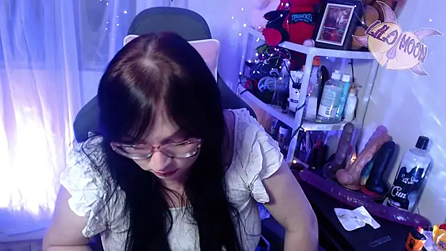 Snapshot of LiloMoon69 chatting on 02/08/25, 03:30 LiloMoon69 online show from 02/08/25, 03:30