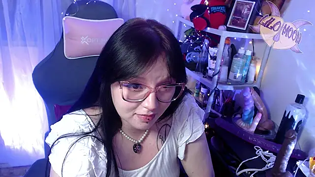 Snapshot of LiloMoon69 chatting on 02/08/25, 06:43 LiloMoon69 online show from 02/08/25, 06:43