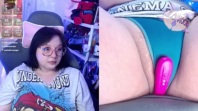 Snapshot of LiloMoon69 chatting on 02/12/25, 06:51 LiloMoon69 online show from 02/12/25, 06:51