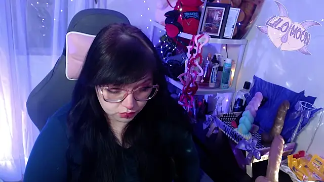 Snapshot of LiloMoon69 chatting on 02/18/25, 03:21 LiloMoon69 online show from 02/18/25, 03:21