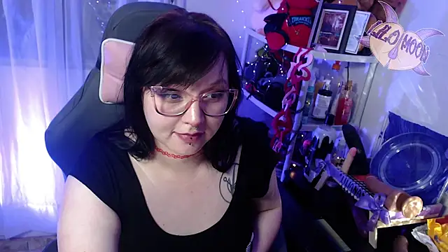 Snapshot of LiloMoon69 chatting on 02/21/25, 07:12 LiloMoon69 online show from 02/21/25, 07:12