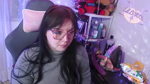 Snapshot of LiloMoon69 chatting on 03/11/25, 07:04 LiloMoon69 online show from 03/11/25, 07:04